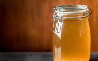 water kefir met waterkefirkorrels